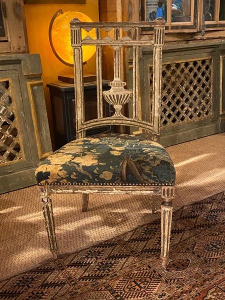 Chaise d’époque Louis XVI recouverte d’une tapisserie XVIII ème