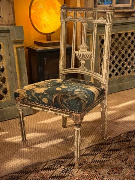 Chaise d’époque Louis XVI recouverte d’une tapisserie XVIII ème