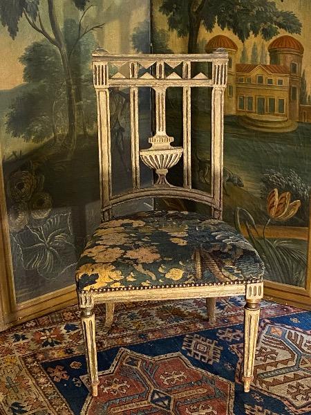 Chaise d’époque Louis XVI recouverte d’une tapisserie XVIII ème