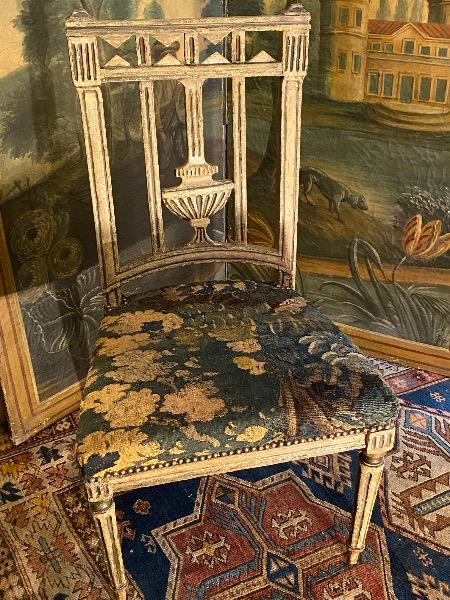 Chaise d’époque Louis XVI recouverte d’une tapisserie XVIII ème