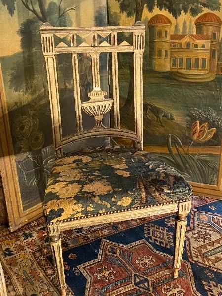 Chaise d’époque Louis XVI recouverte d’une tapisserie XVIII ème