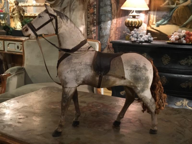 Cheval en bois sculpté début XX ème