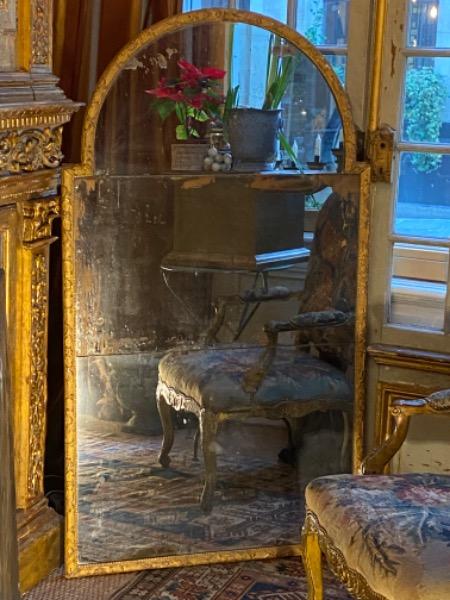 Miroir de boiserie début XVIII avec baguette bérain miroir et plancher d’origine