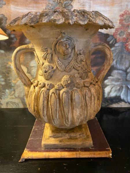 Paire de vases en terre cuite restaurés (Italie XVIII ème )