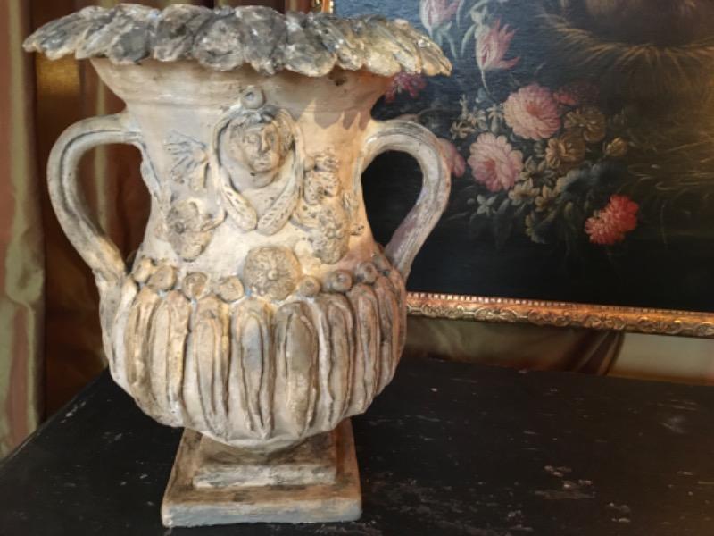 Paire de vases en terre cuite restaurés (Italie XVIII ème )