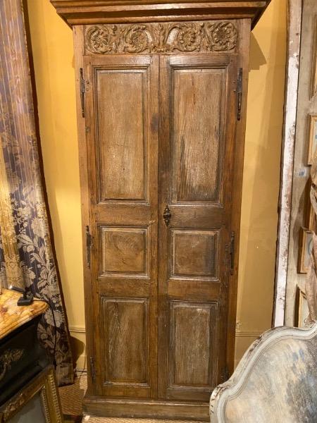 Petite armoire XVIII ème en chêne à 2 portes et 5 étagères