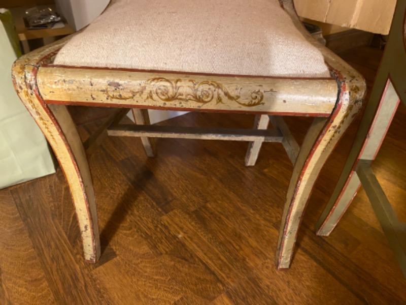 Suite de 3 chaises peintes d’époque directoire avec leur patine et décor d’origine 