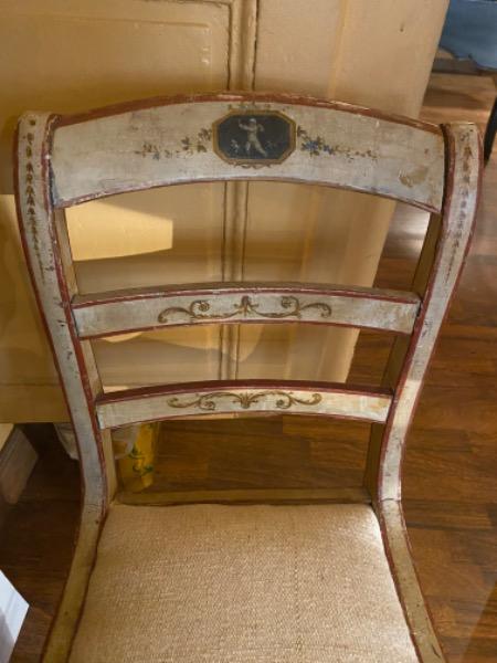 Suite de 3 chaises peintes d’époque directoire avec leur patine et décor d’origine 