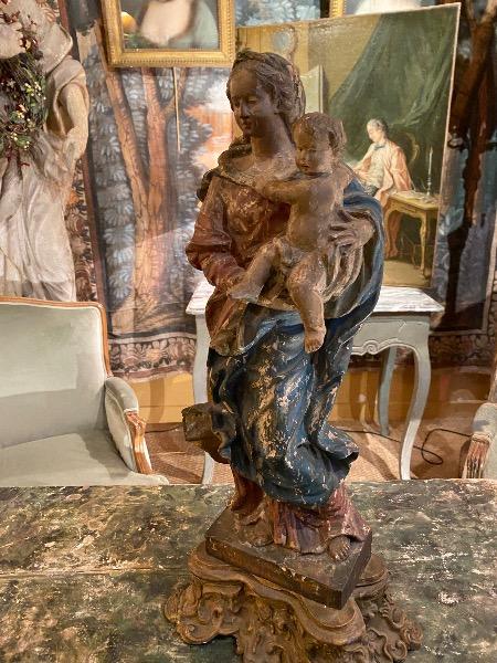 Vierge à l’enfant en bois sculpté polychrome d’époque XVIII ème