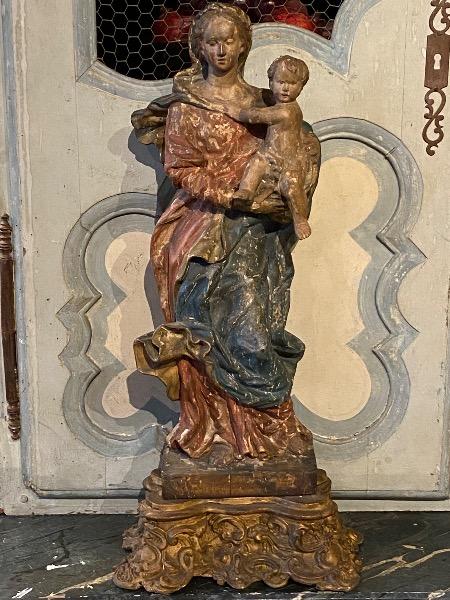 Vierge à l’enfant en bois sculpté polychrome d’époque XVIII ème