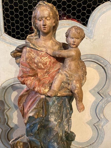 Vierge à l’enfant en bois sculpté polychrome d’époque XVIII ème